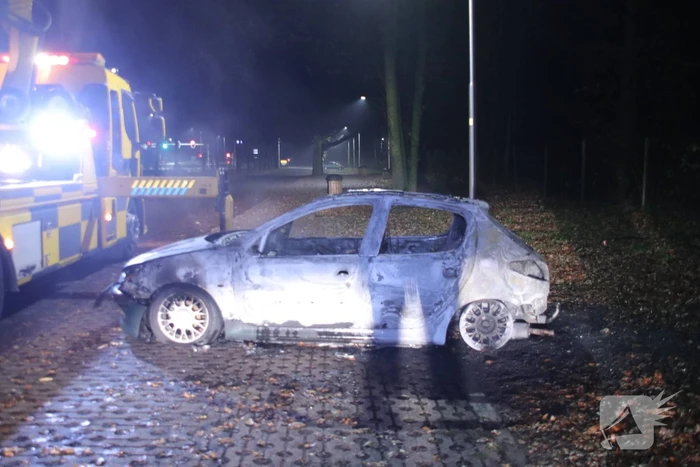 Auto uitgebrand op parkeerplaats