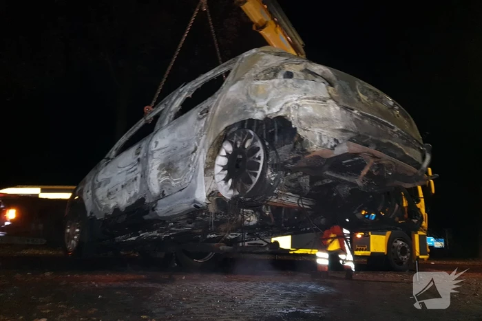 Auto uitgebrand op parkeerplaats
