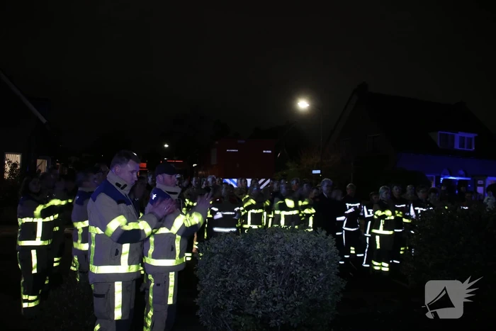 Brandweerlieden brengen eerbetoon aan ernstig zieke collega