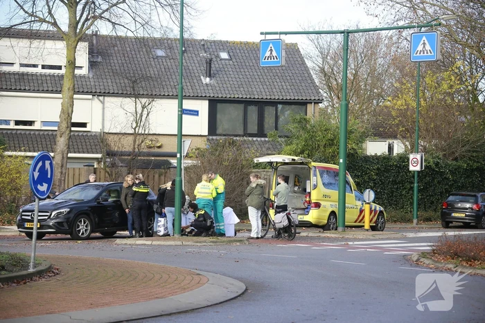Fietsster gewond na botsing met auto