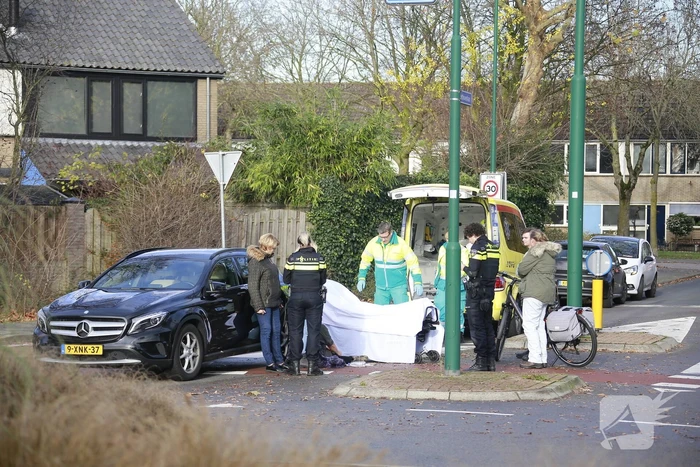 Fietsster gewond na botsing met auto
