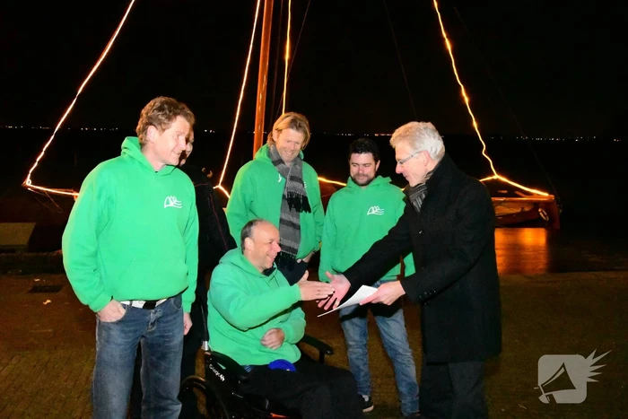 Wethouder ontsteekt verlichting SkÃ»tsje Eemlander