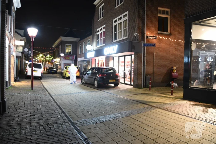 Forensische Opsporing doet onderzoek in woning