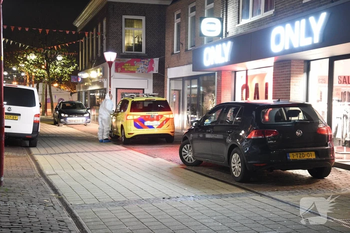 Forensische Opsporing doet onderzoek in woning