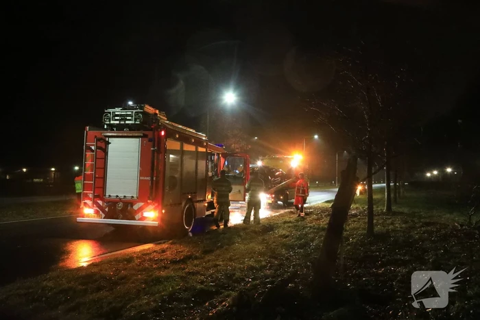 Voertuigbrand laait opnieuw op