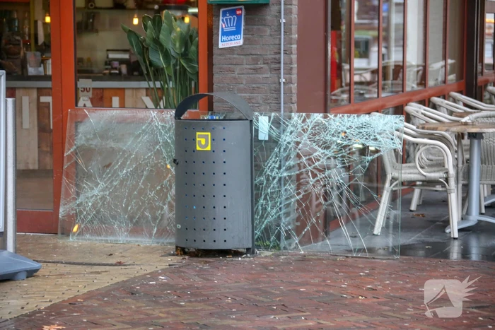Ruit gesneuveld door zwaar vuurwerk