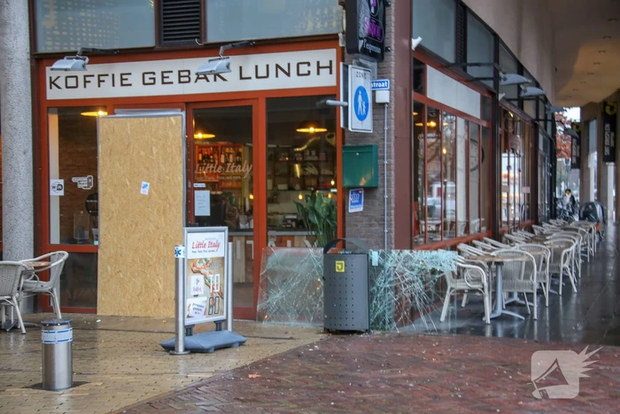 Ruit gesneuveld door zwaar vuurwerk