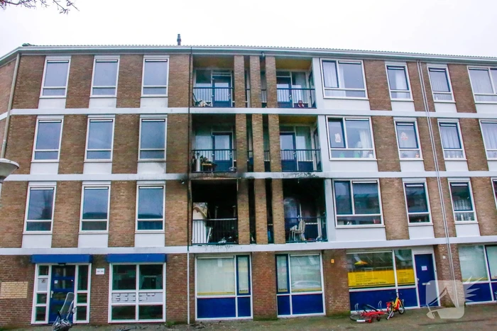 Enorme schade bij brand in flatwoning