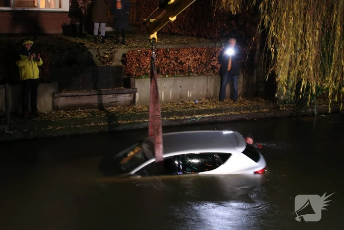Klassieke fout, auto kopje onder