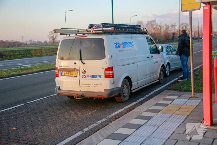 Voertuigen aan elkaar vast na ongeval