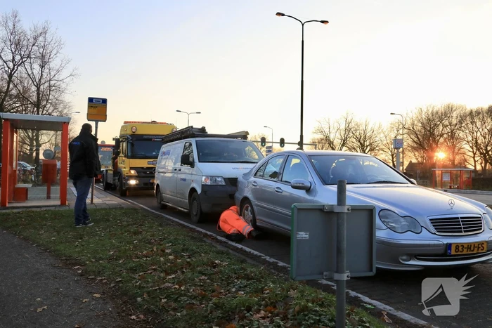 Voertuigen aan elkaar vast na ongeval