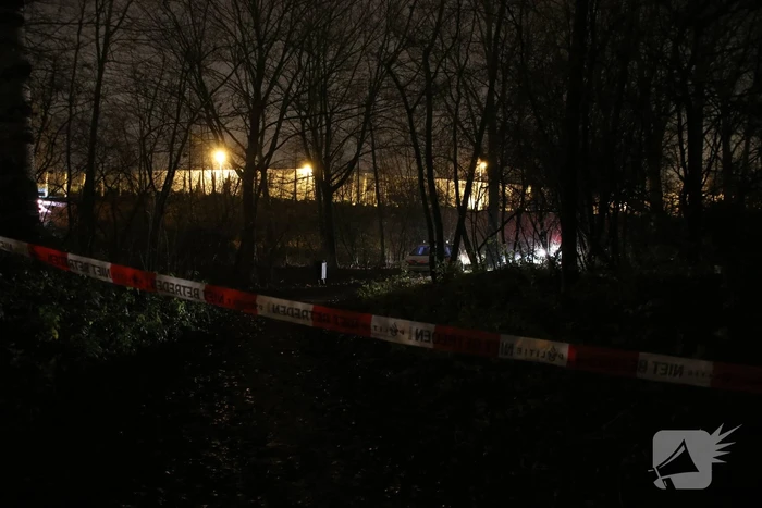 Overleden persoon aangetroffen in park