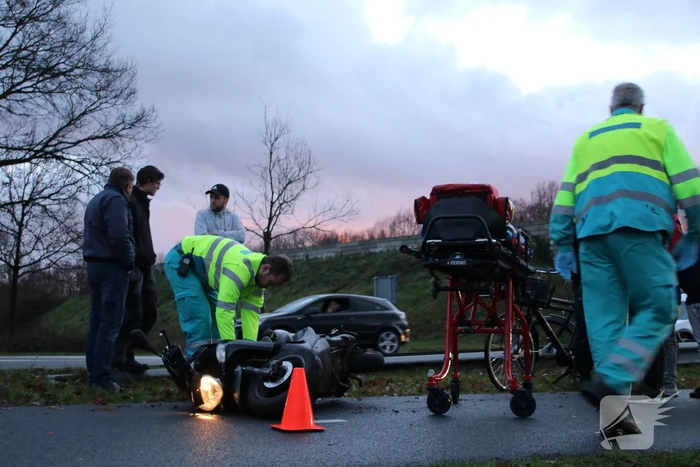 Bromfietser gewond na botsing met fietser
