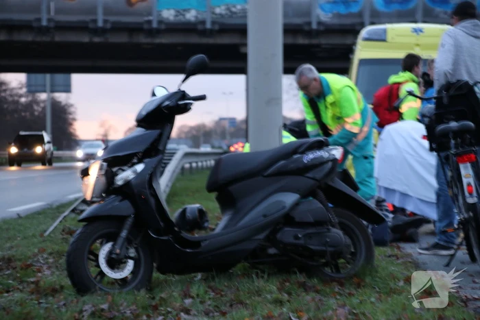Bromfietser gewond na botsing met fietser