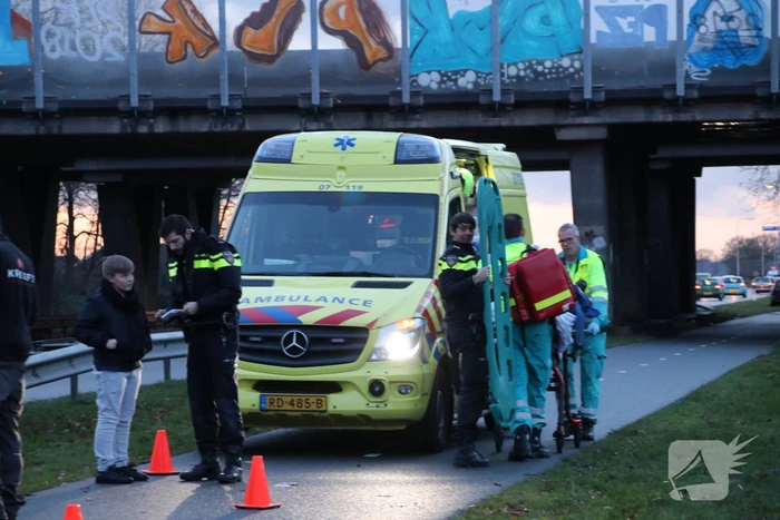 Bromfietser gewond na botsing met fietser