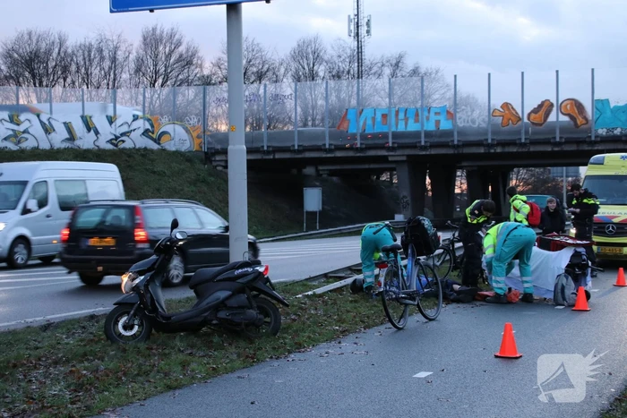 Bromfietser gewond na botsing met fietser