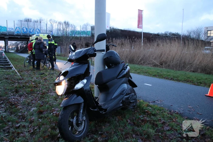 Bromfietser gewond na botsing met fietser