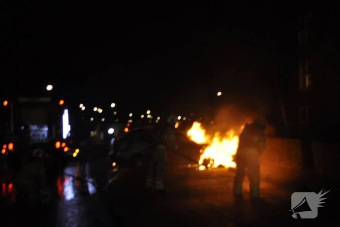 Auto in brand gestoken