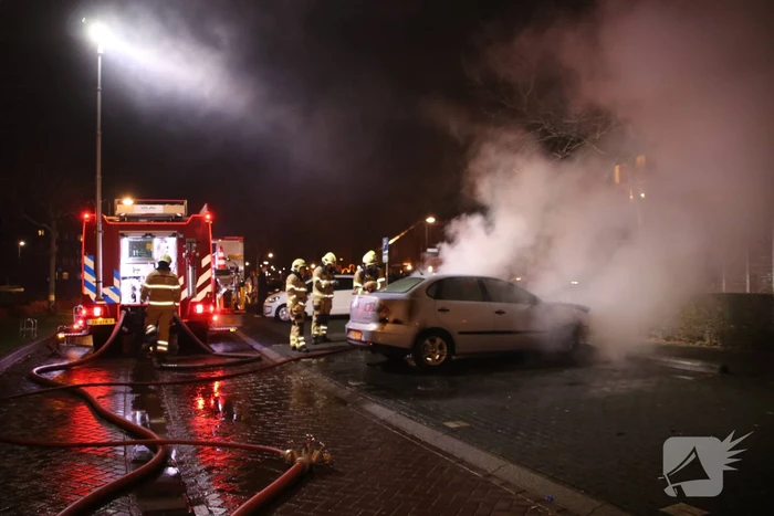 Auto in brand gestoken