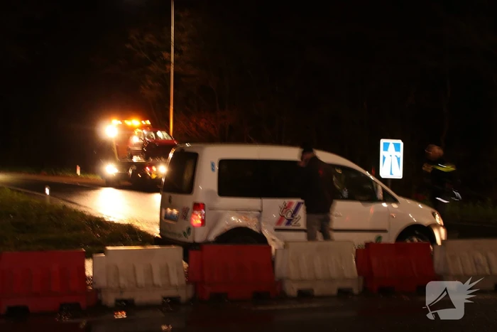 Taxi en personenwagen op elkaar gebotst