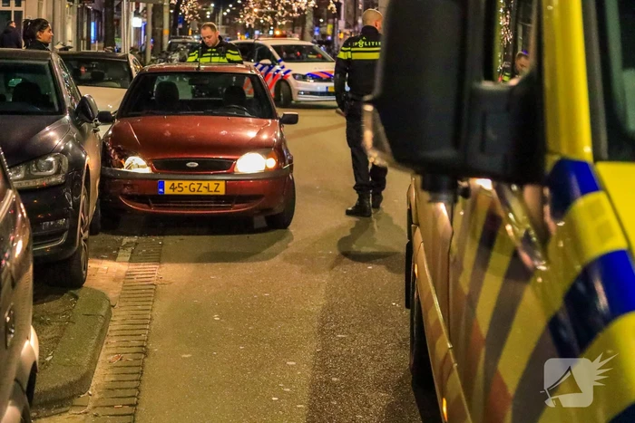 Auto ramt geparkeerde auto's