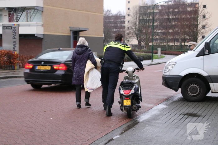 Brommer botst op auto, Ã©Ã©n gewonde