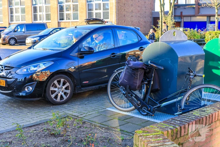 Fiets door midden na aanrijding