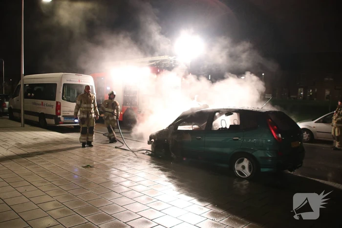 Auto volledig uitgebrand