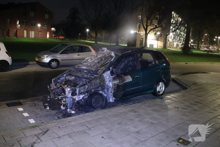 Auto volledig uitgebrand