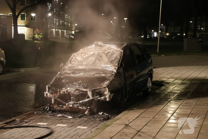Auto volledig uitgebrand