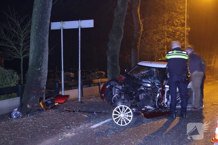 Gewonde bij aanrijding op een boom met 45km wagentje