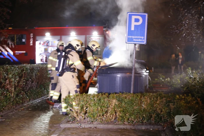 Veel rookontwikkeling bij containerbrand