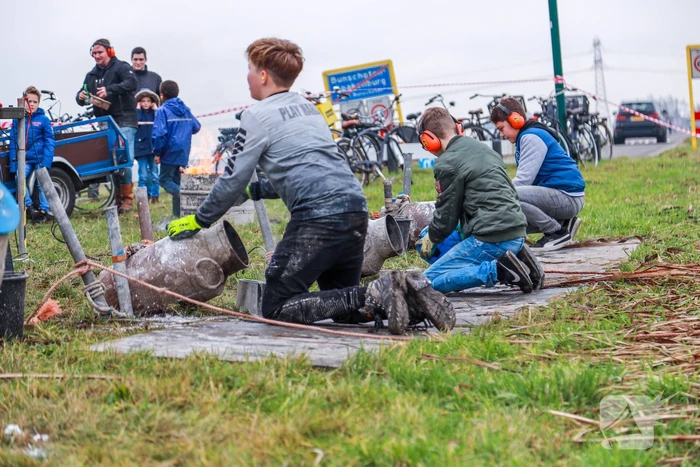Carbidschieten in volle gang