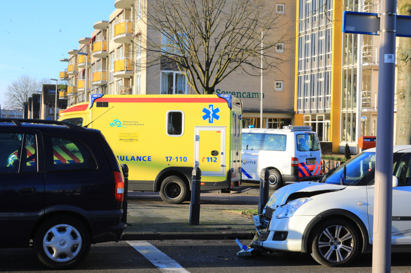 Flinke schade na kop-staartbotsing bij spoorwegovergang