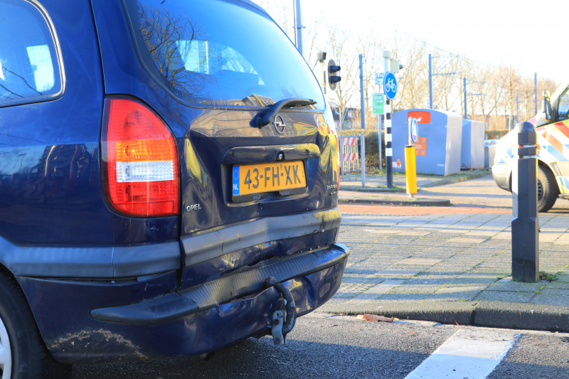 Flinke schade na kop-staartbotsing bij spoorwegovergang