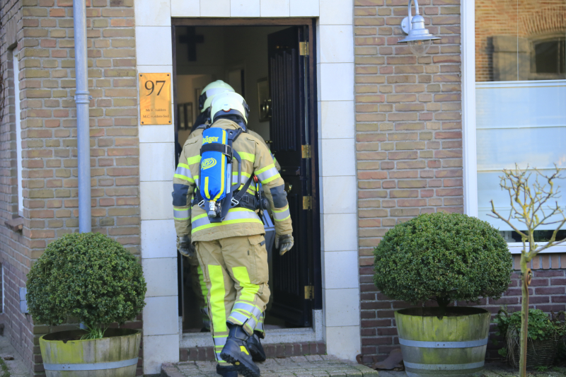 Weg afgesloten door schoorsteenbrand