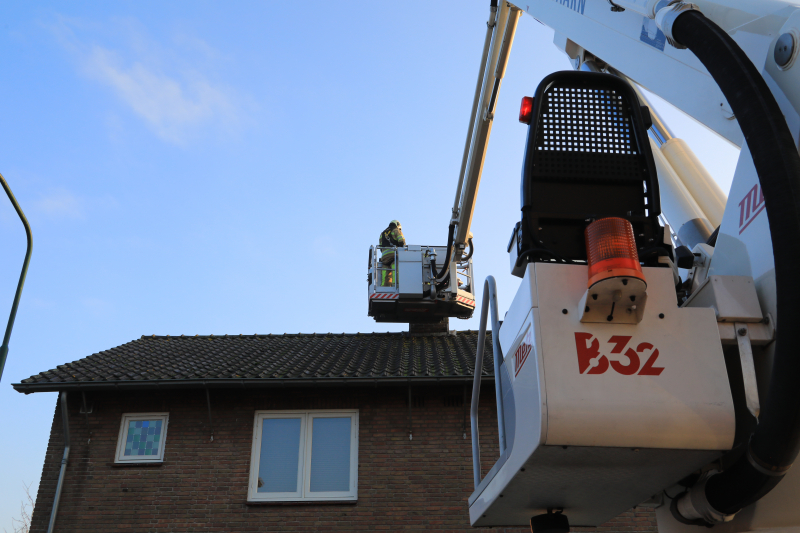 Weg afgesloten door schoorsteenbrand