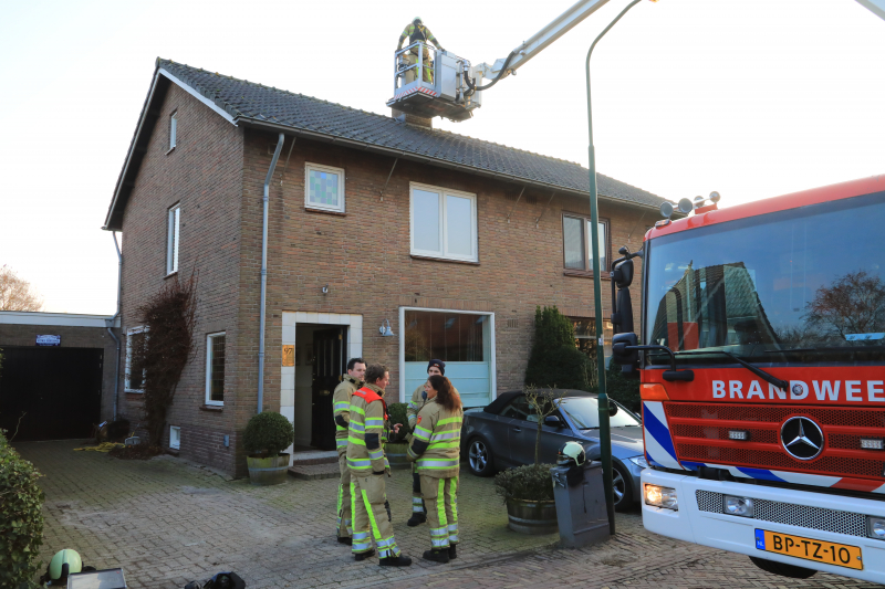 Weg afgesloten door schoorsteenbrand