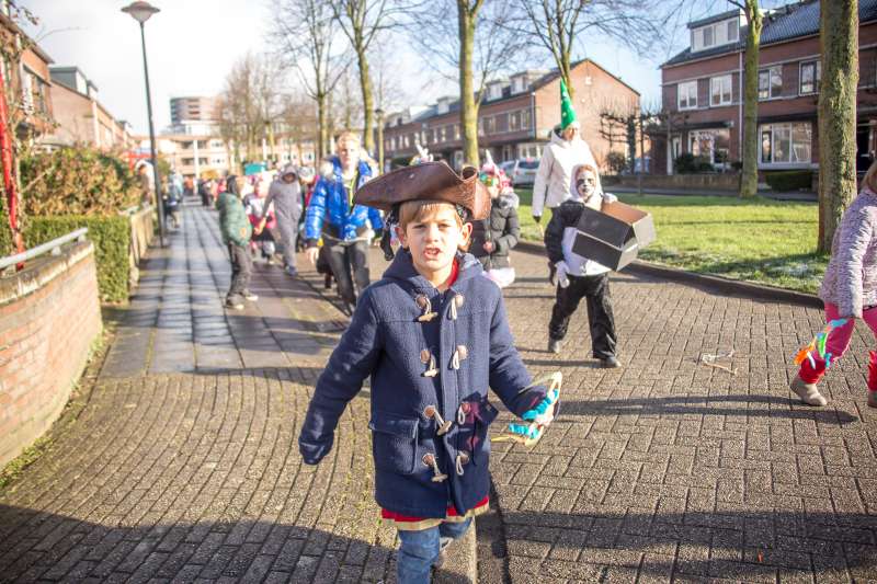 Creatieve en kleurrijke kinderoptocht