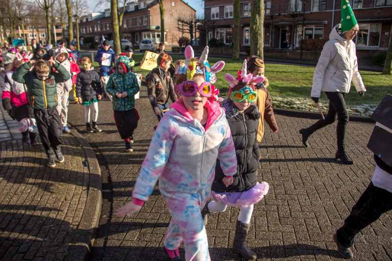 Creatieve en kleurrijke kinderoptocht