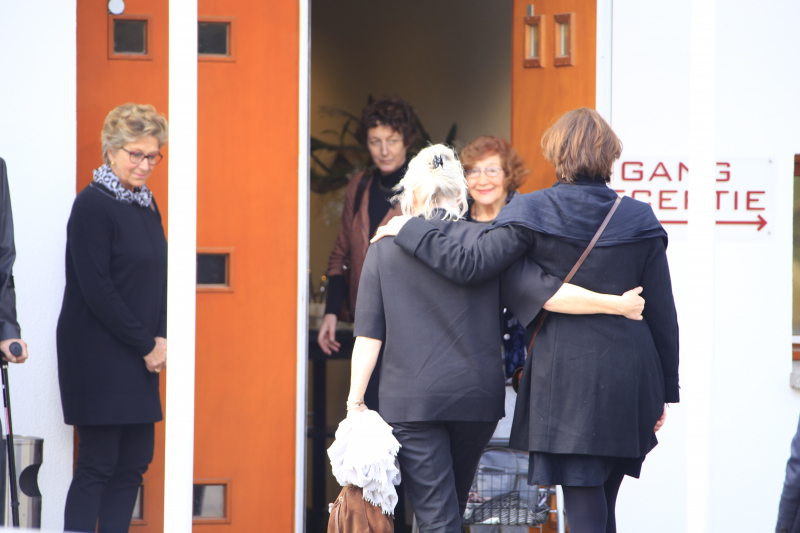 Mies Bouwman in besloten kring gecremeerd