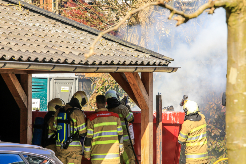 Veel rook bij containerbrand