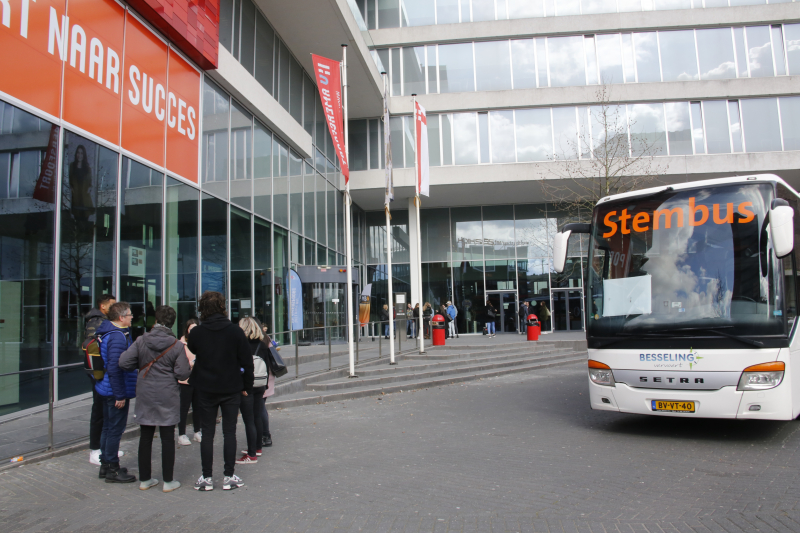 Q-Music DJ motiveert HU-studenten te stemmen