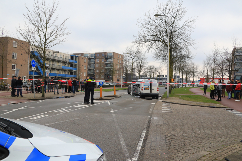 Bestuurder ernstig gewond bij frontale botsing