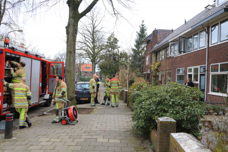 Brandweer ventileert woning na verbrande maaltijd in oven