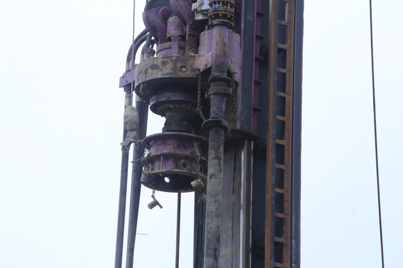 Kraanmachinist overleden na vallende heipaal