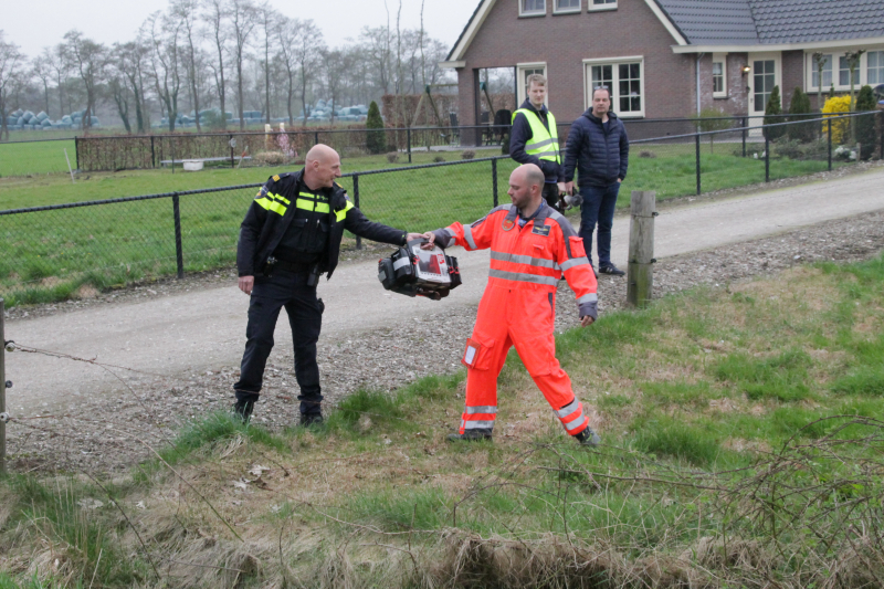 Motorrijder raakt gewond na crash tegen boom