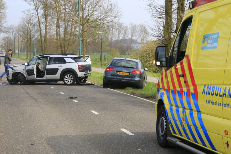 Keerende tractor zorgt voor flink ongeval