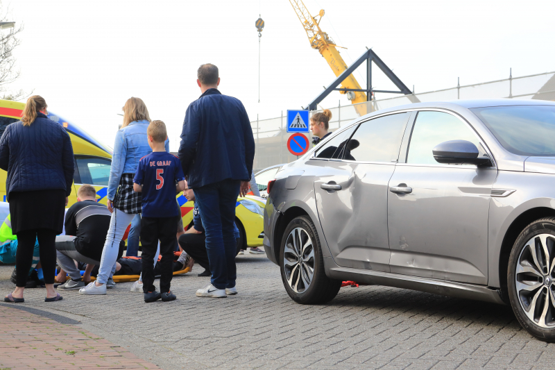 Scooterrijder gewond na botsing met auto