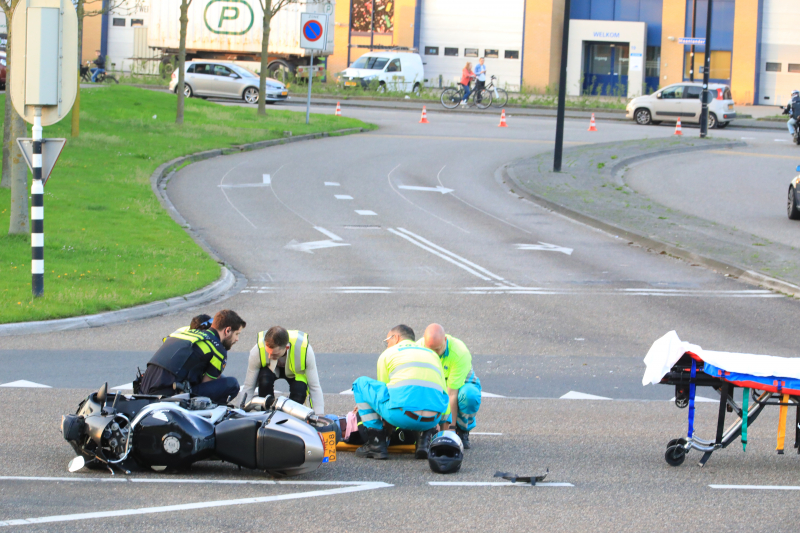 Overstekende fietsster aangereden door motor